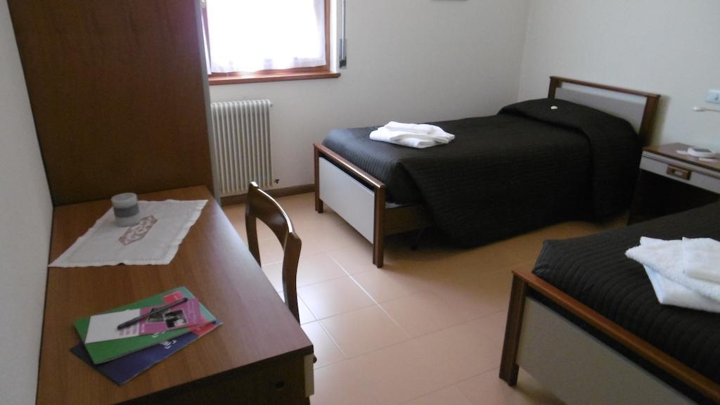 Hotel Casa Per Ferie Paola Di Rosa Arta Terme Zimmer foto