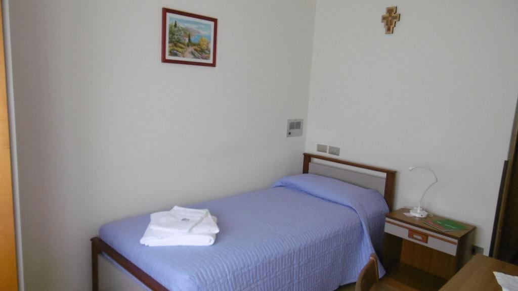 Hotel Casa Per Ferie Paola Di Rosa Arta Terme Zimmer foto