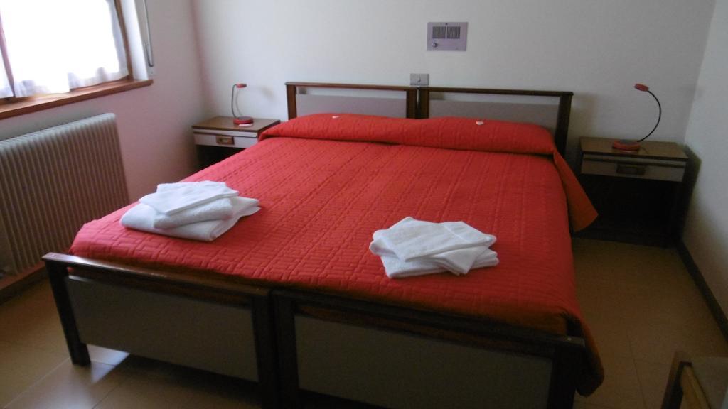 Hotel Casa Per Ferie Paola Di Rosa Arta Terme Zimmer foto