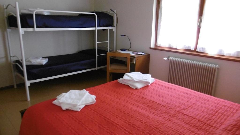 Hotel Casa Per Ferie Paola Di Rosa Arta Terme Zimmer foto