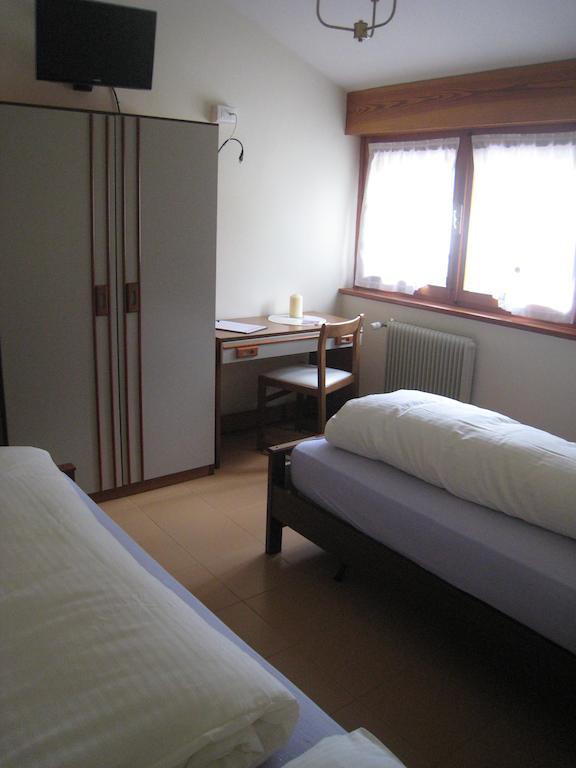 Hotel Casa Per Ferie Paola Di Rosa Arta Terme Zimmer foto
