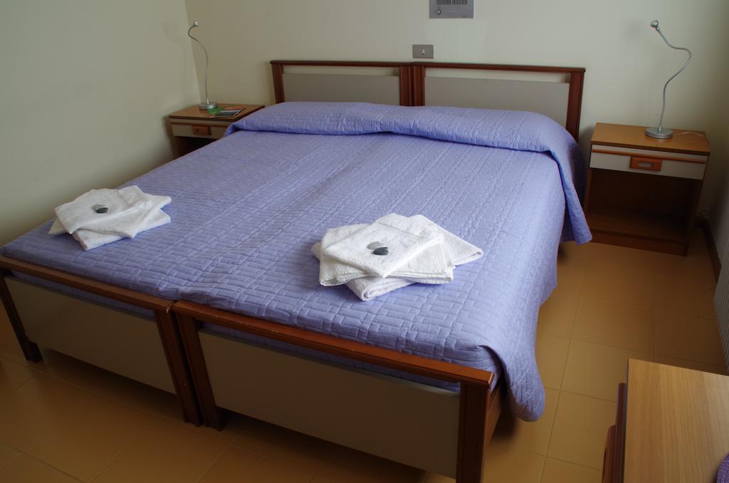 Hotel Casa Per Ferie Paola Di Rosa Arta Terme Zimmer foto